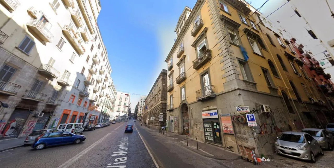 Monteoliveto 5 Bed & Breakfast Naples Italy