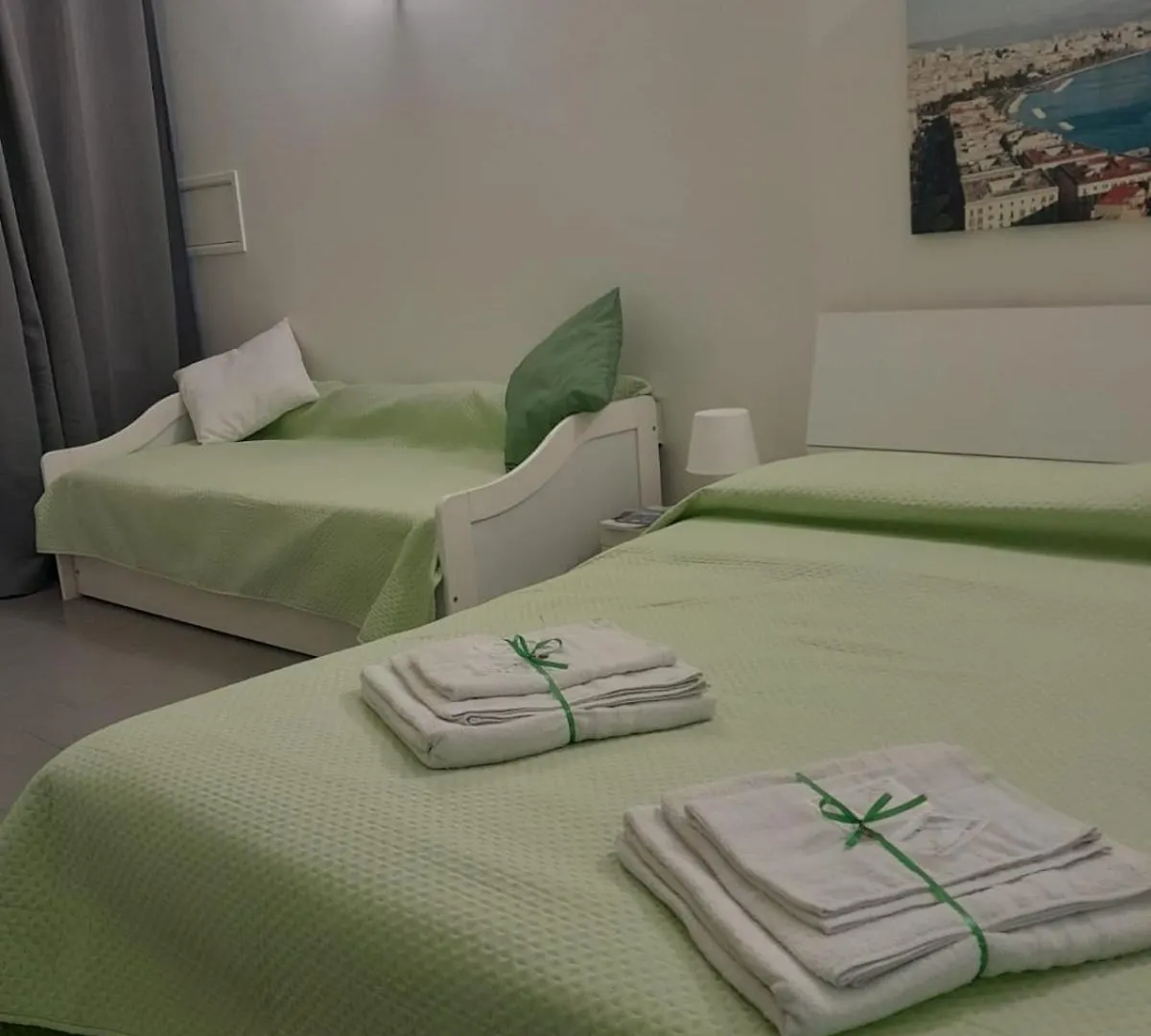 Monteoliveto 5 Bed & Breakfast Naples Italy