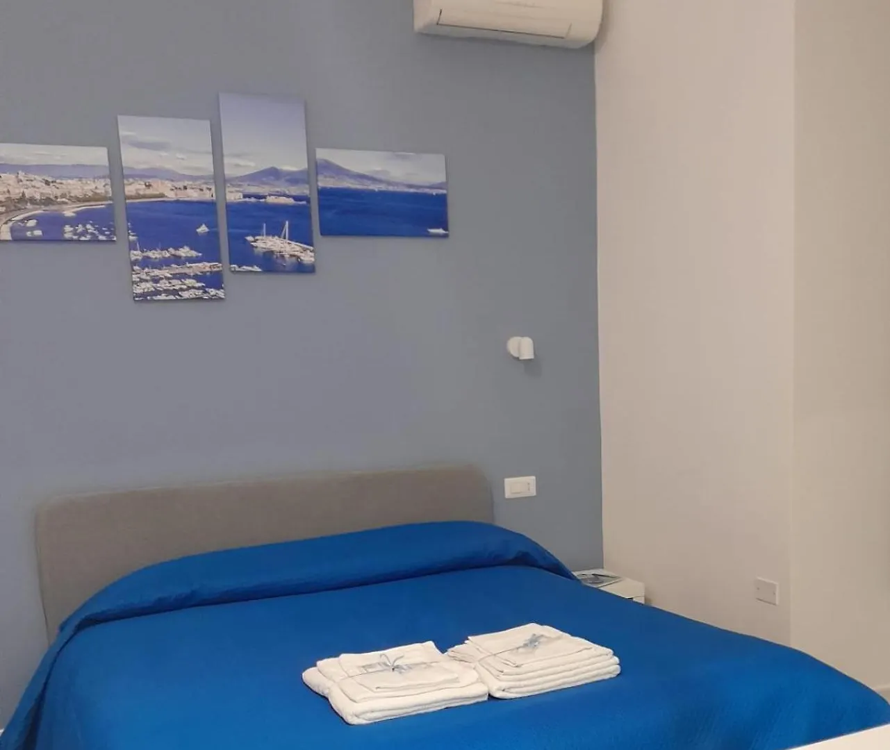 Monteoliveto 5 Bed & Breakfast Naples 0*,  Italy