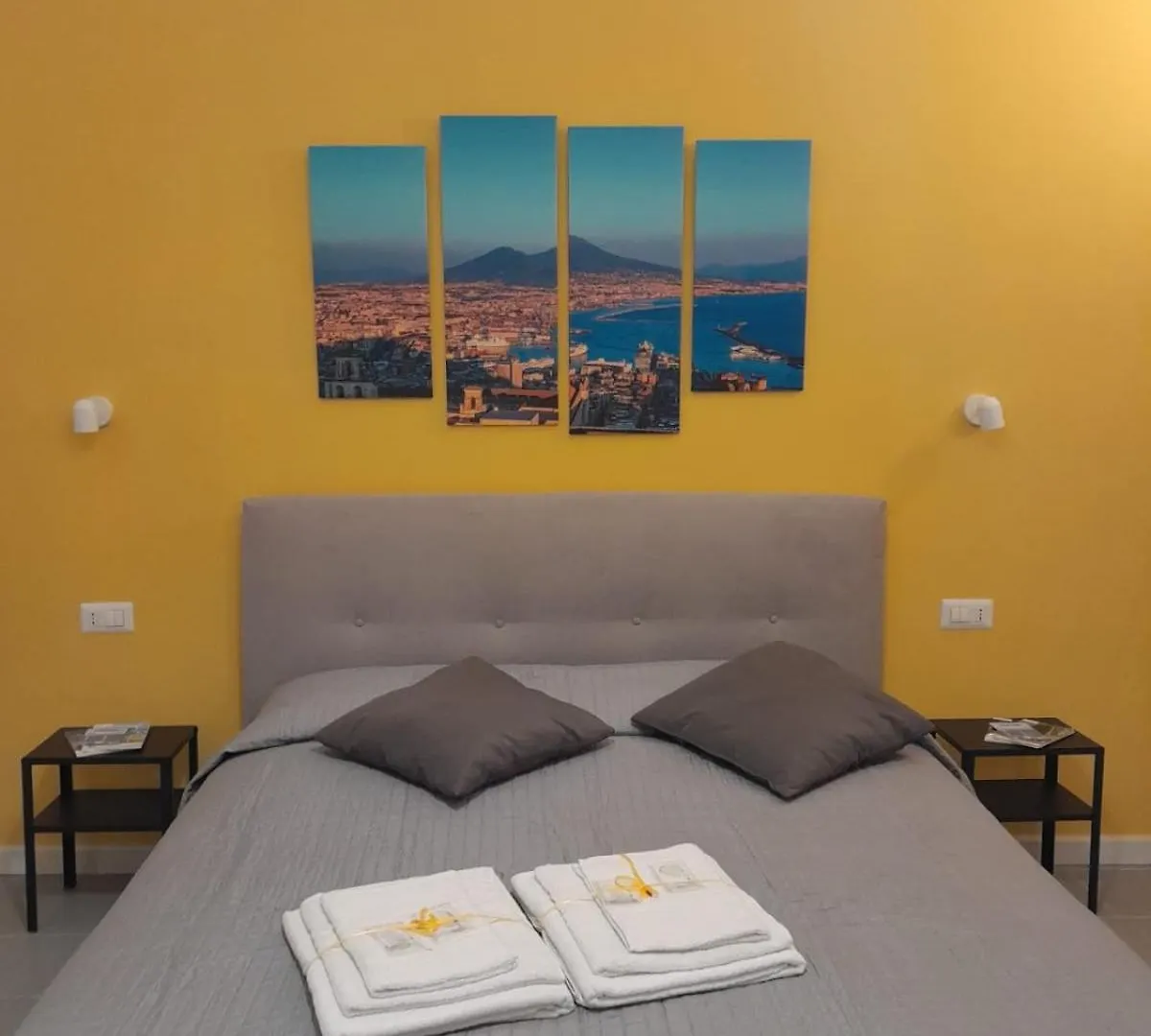 Monteoliveto 5 Bed & Breakfast Naples